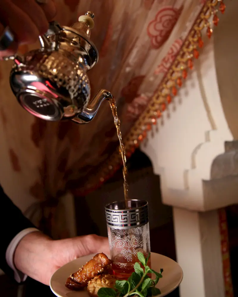 Le thé servit façon marocaine